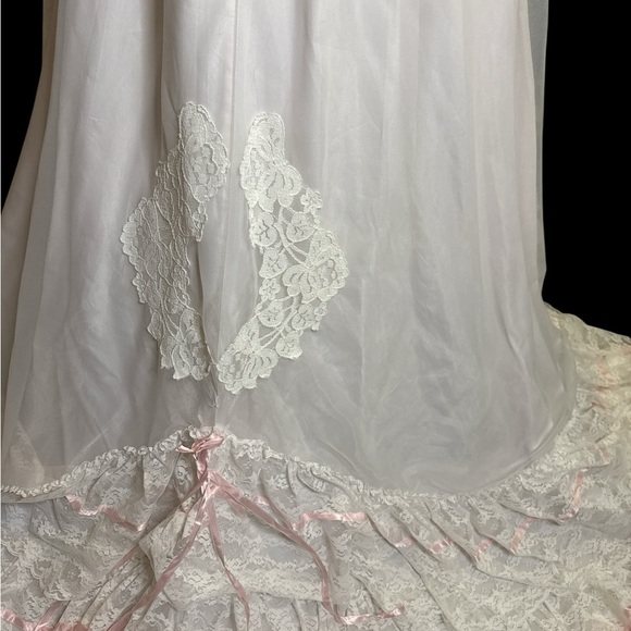 Vintage 1970s Lace Wedding Dress | Boho Cottagecore Bridal Gown with Train & Pin - Picture 9 of 14